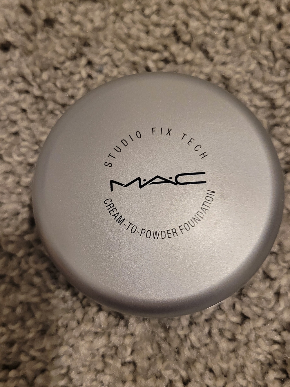 MAC Tech Fix Cream to Powder Foundation NC35